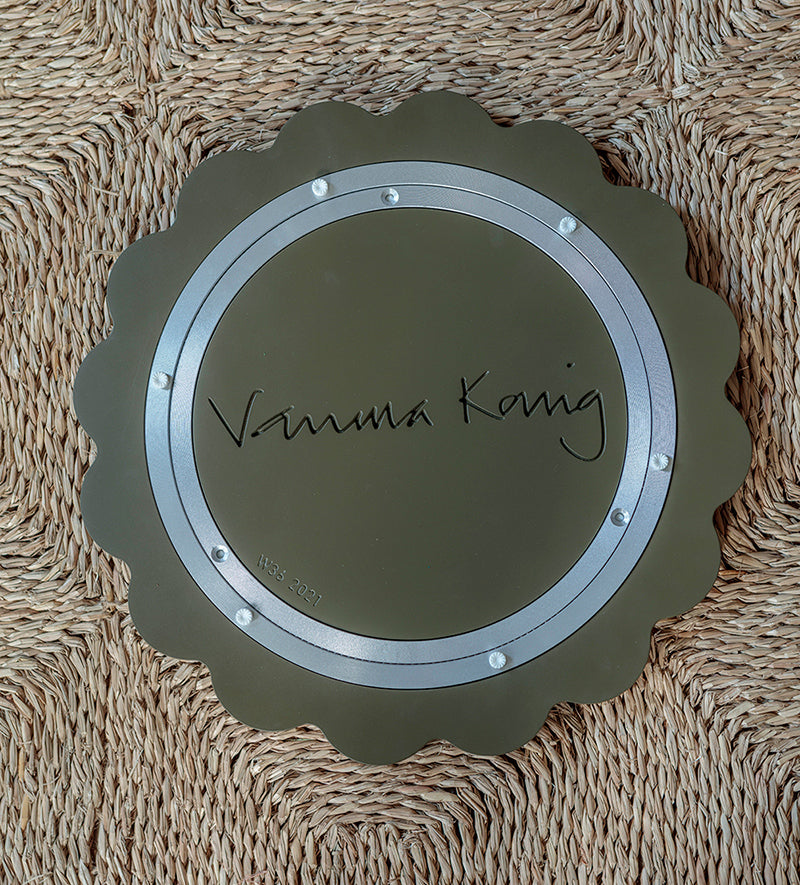 The Lazy Daisy – Black