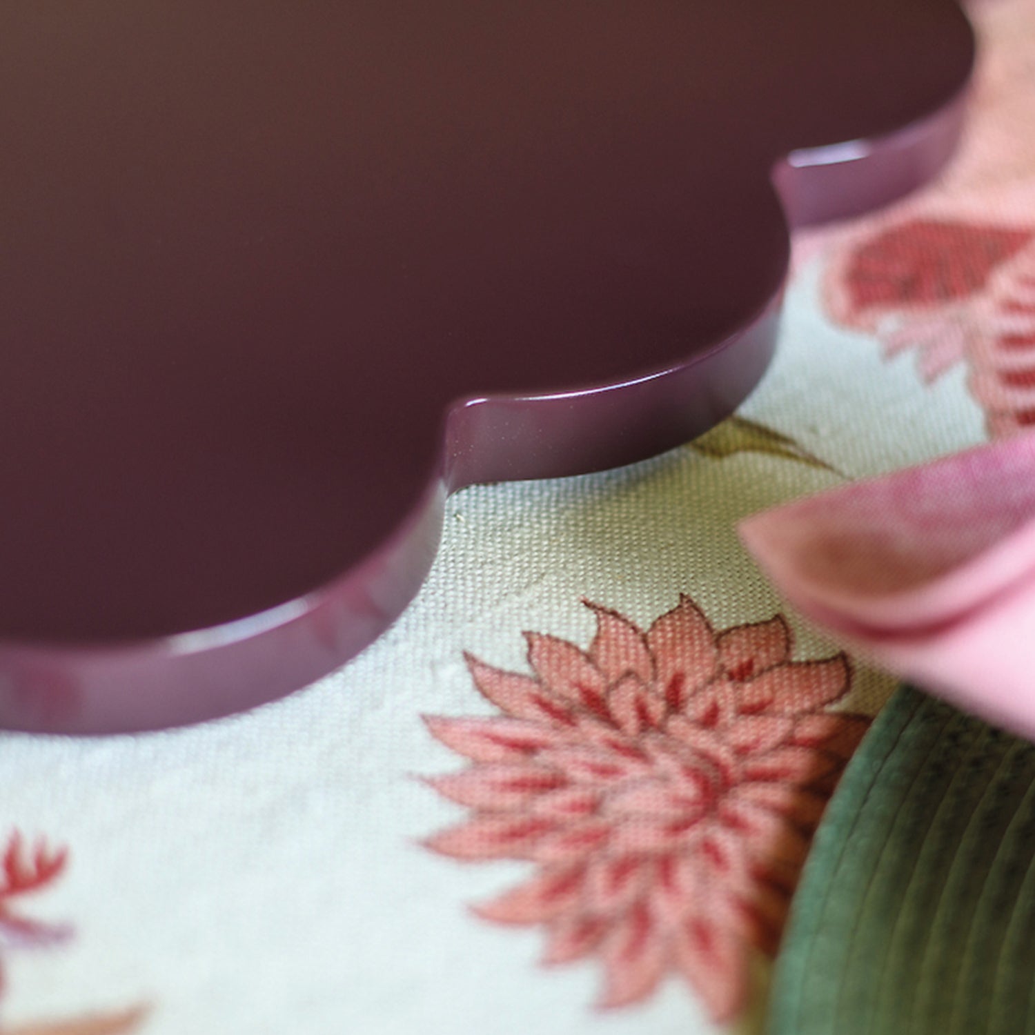 The Lazy Daisy – Dark Plum